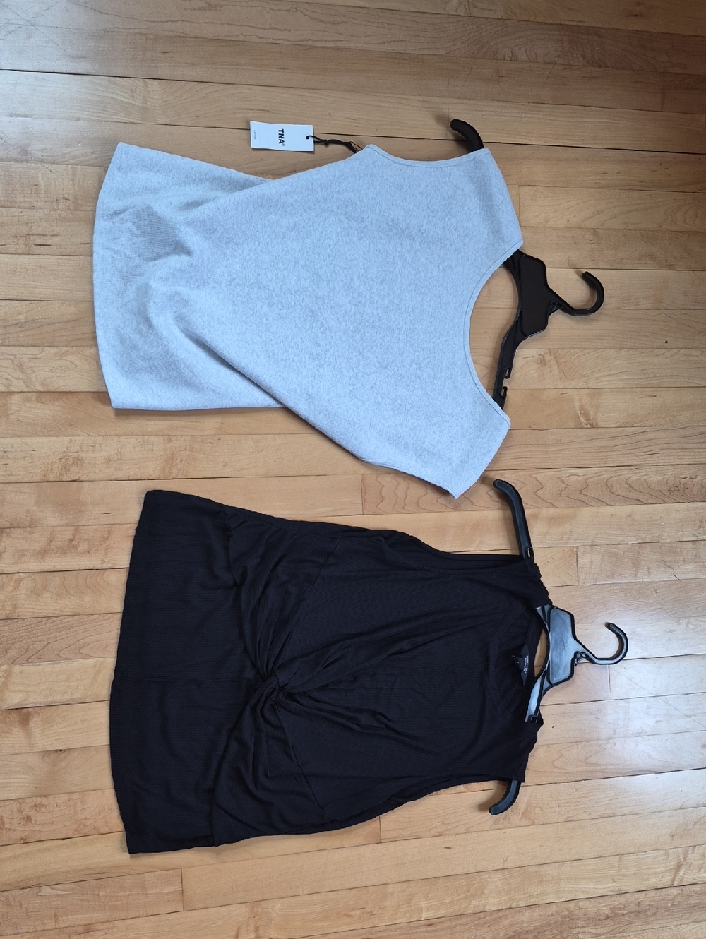 Aritzia&Simply Vera Wang Tops